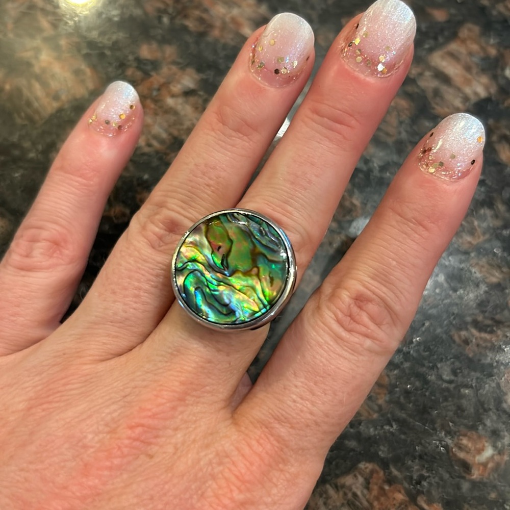 Adjustable abalone shell ring